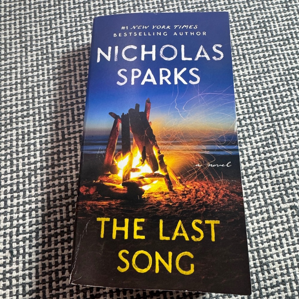 The Last Song by Nicholas Sparks Mass Market Paperback Premium Reissue 2025